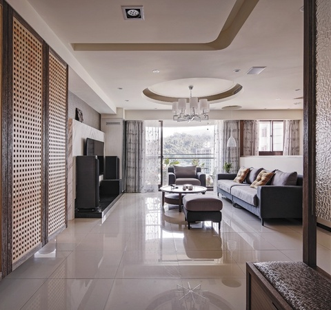 风水问答:怎样才能摆脱对面邻居门上挂镜子的烦恼?